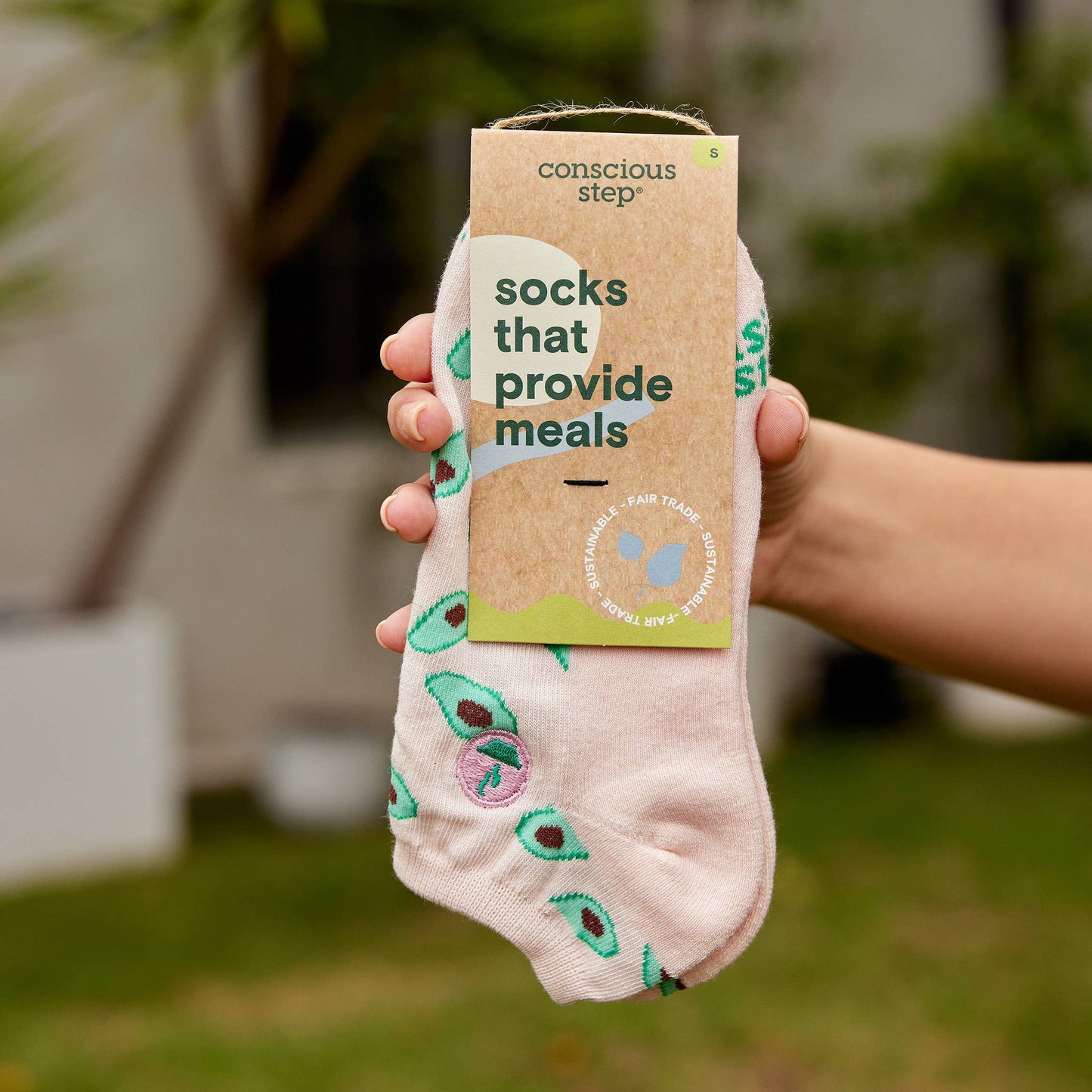 Ankle Socks that Provide Meals (Pink Avocados)